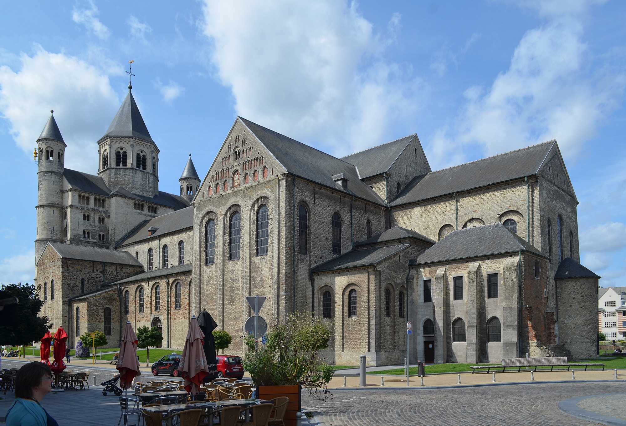 Oratoire dédié à Notre-Dame et Parvis Notre-Dame